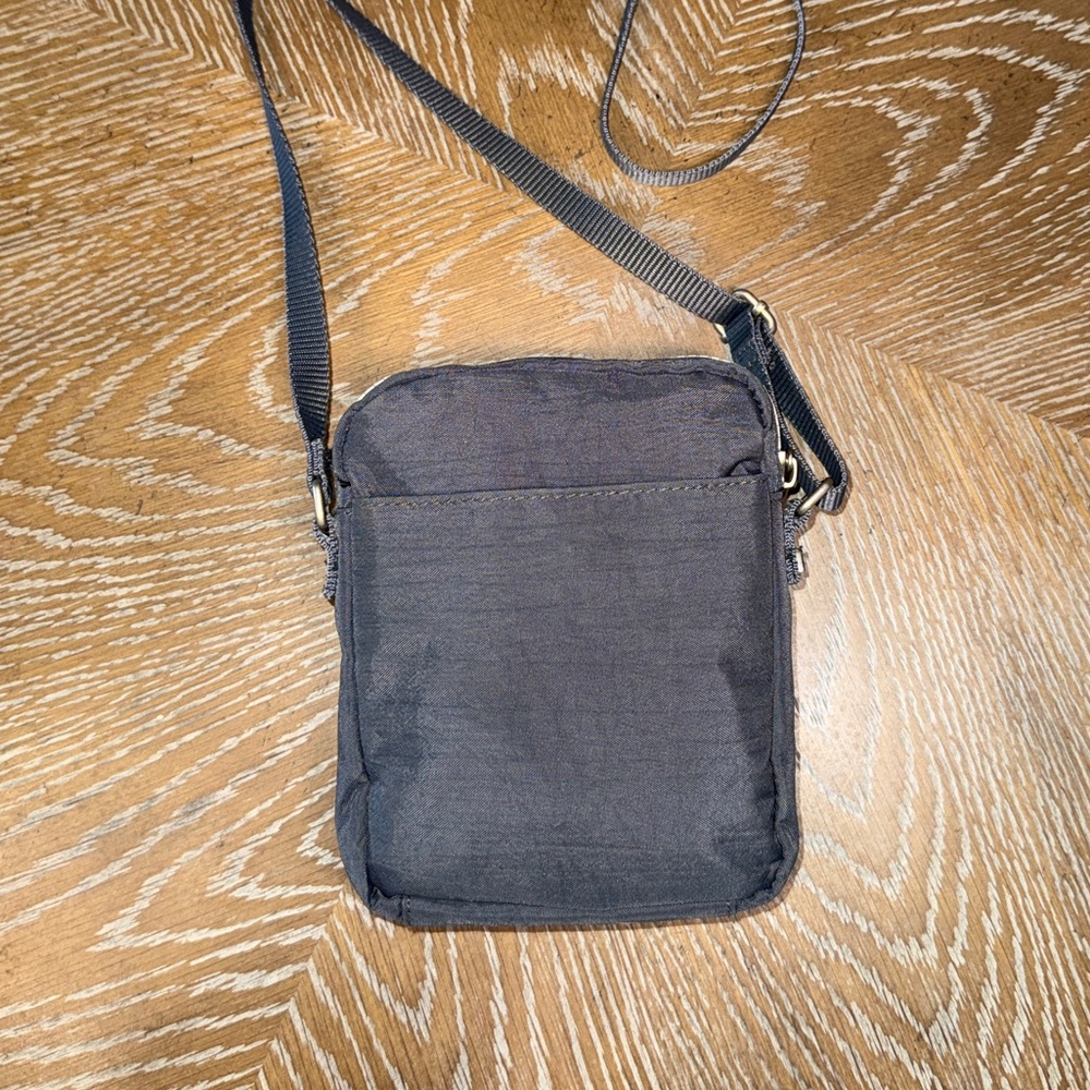 Baggallini Take Two RFID Bryant Crossbody bag in dark charcoal nylon - Picture 3 of 10